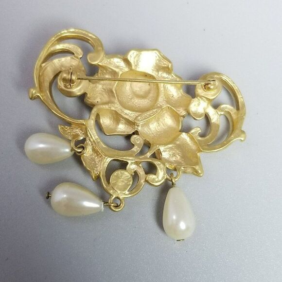 Vintage Avon Gold Tone Rose Brooch with Faux Pearls and AB Rhinestones, Estate - Picture 3 of 7